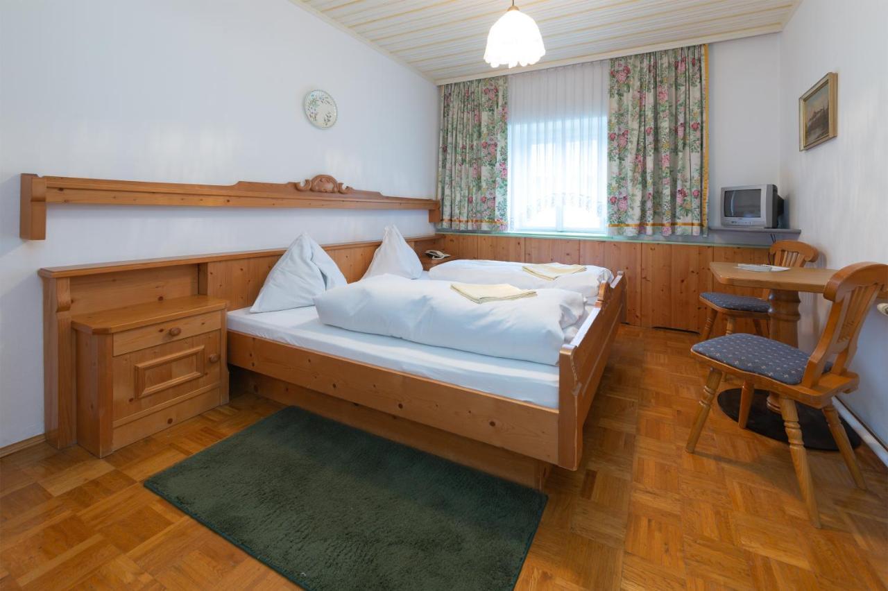 Hotel Tirolerhof Sankt Georgen im Attergau Esterno foto