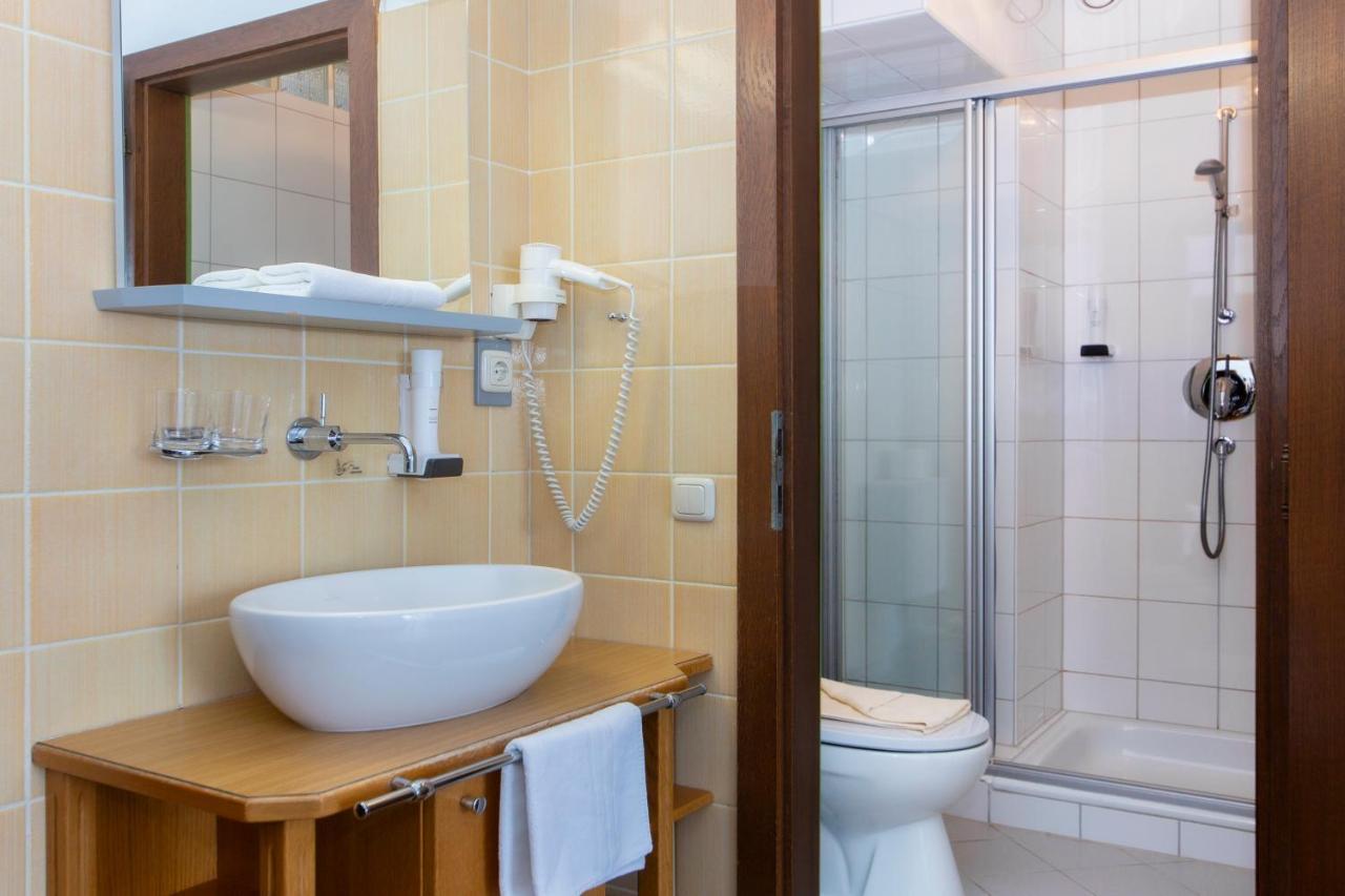 Hotel Tirolerhof Sankt Georgen im Attergau Esterno foto